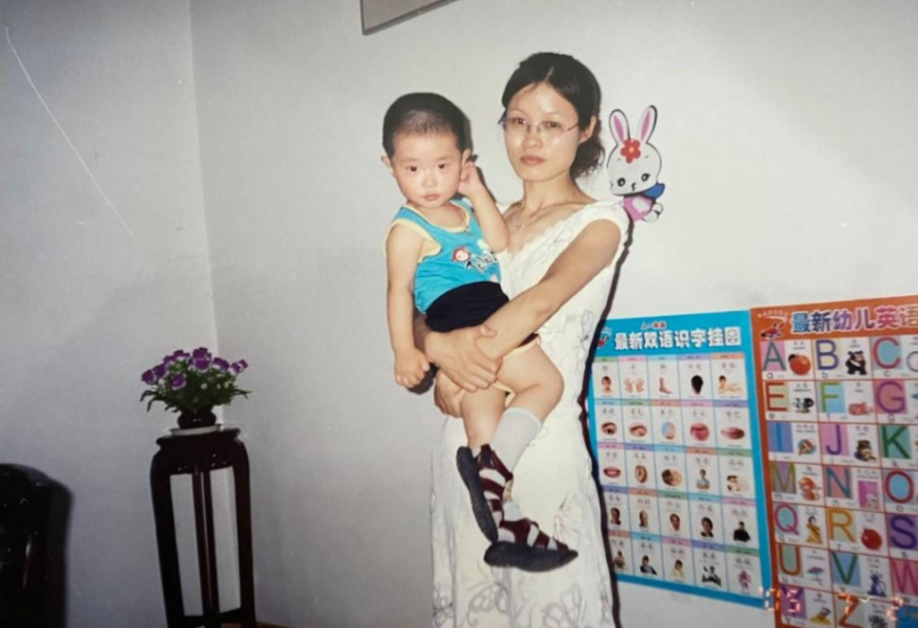 Childhood Memories of Qiu Qingyang and His Mother